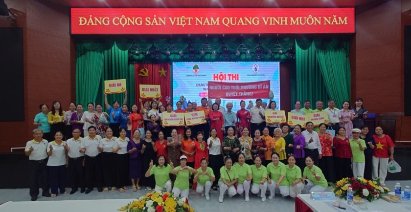 Chụp hình lưu niệm Chụp hình lưu niệm