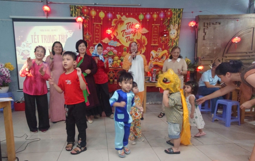 Một mùa Trung thu vui vẻ và lưu giữ thêm những ký ức đẹp của tuổi thơ tại khu phố 27 Một mùa Trung thu vui vẻ và lưu giữ thêm những ký ức đẹp của tuổi thơ tại khu phố 27