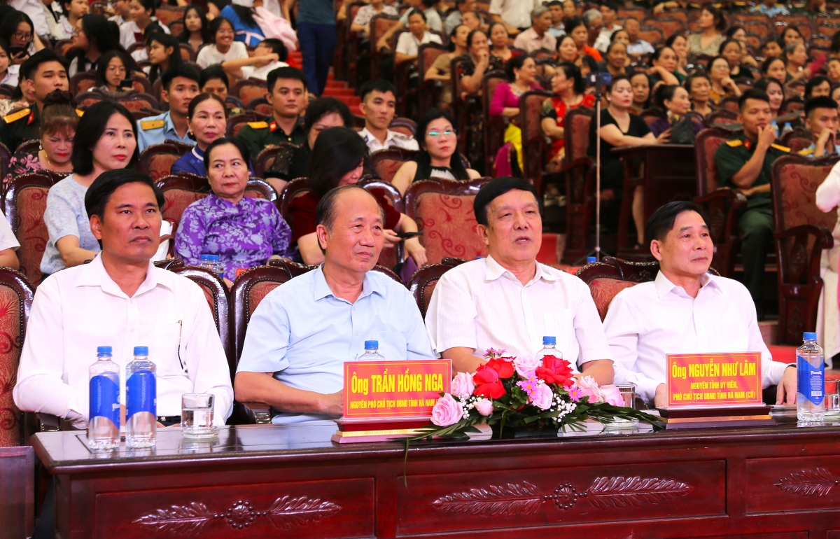 Các đại biểu tham dự chương trình