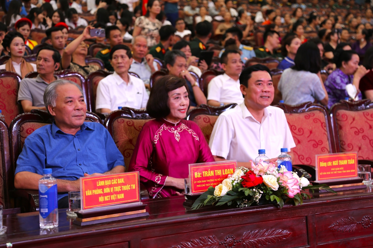 Ngân vang tiếng hát người cao tuổi giữa miền văn hóa sông Hồng