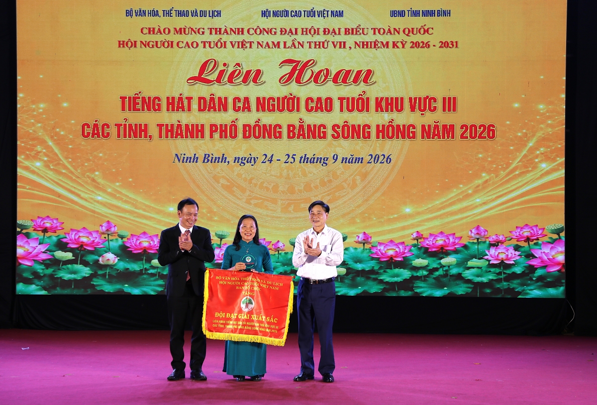 Trao giải Xuất sắc cho Hội NCT tỉnh Ninh Bỉnh