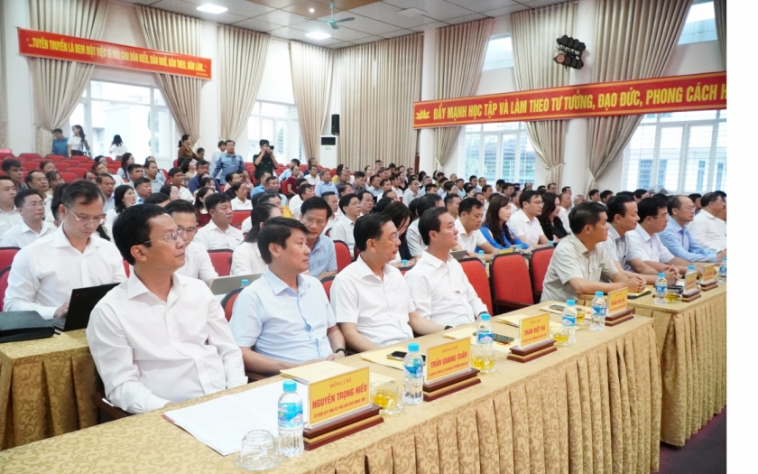 Các đại biểu tham dự Hội nghị.