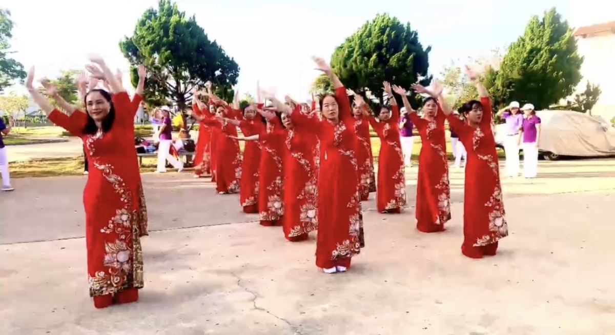 Giao lưu văn nghệ người cao tuổi ở Đức Trọng
