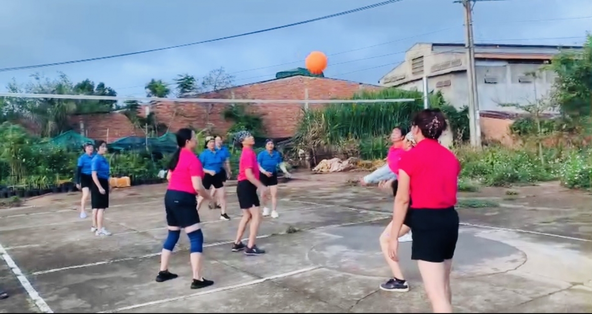 CLB tham gia giao lưu bóng chuyền hơi