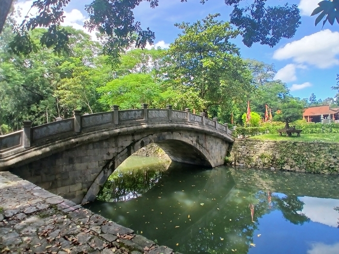 Đông đảo du khách về Di tích quốc gia đặc biệt Lam Kinh trước ngày khai hội