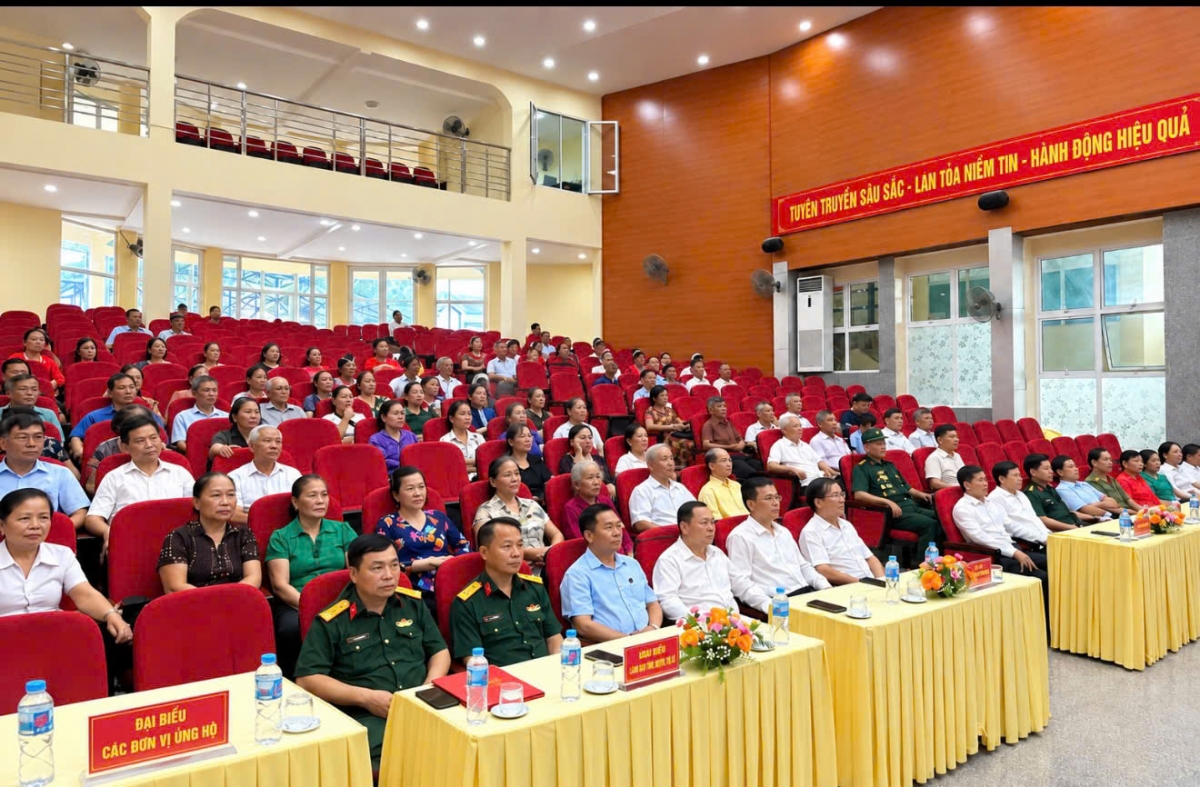 Các đại biểu tham dự buổi lễ