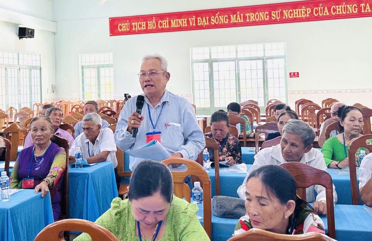 Đại biểu đóng góp ý kiến vào báo cáo Đại hội Hội Người cao tuổi xã