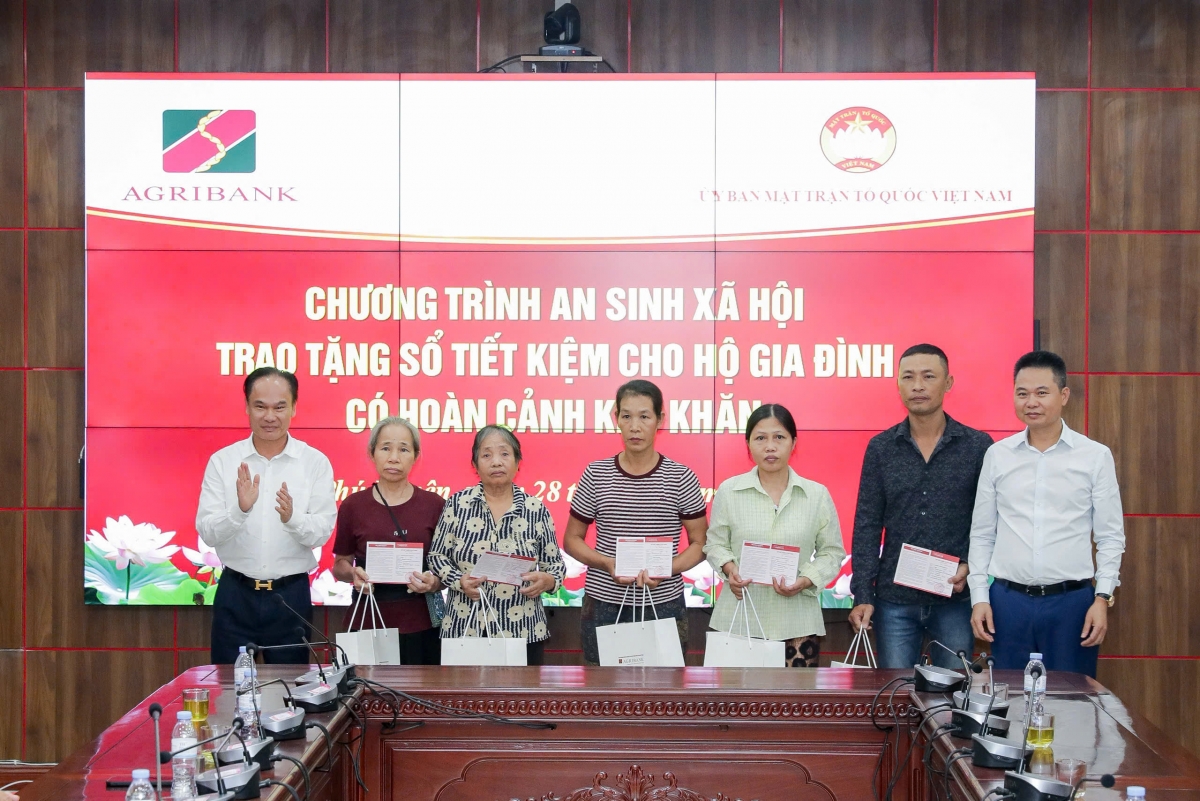 Agribank hỗ trợ 1 tỷ đồng xây dựng Nhà Đại đoàn kết cho hộ khó khăn tại Phú Xuyên