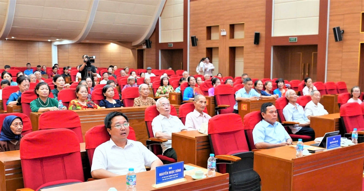 Các đại biểu tham dự buổi lễ Các đại biểu tham dự buổi lễ