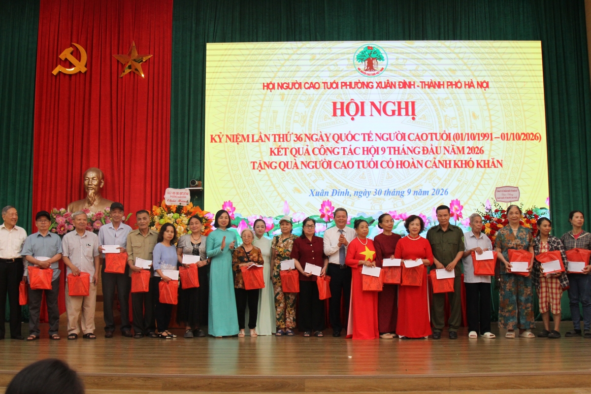 Nhân dịp này, Công ty Cổ phần Quốc tế Nhân Ái trao 22 suất quà cho người cao tuổi hoàn cảnh khó khăn Nhân dịp này, Công ty Cổ phần Quốc tế Nhân Ái trao 22 suất quà cho người cao tuổi hoàn cảnh khó khăn