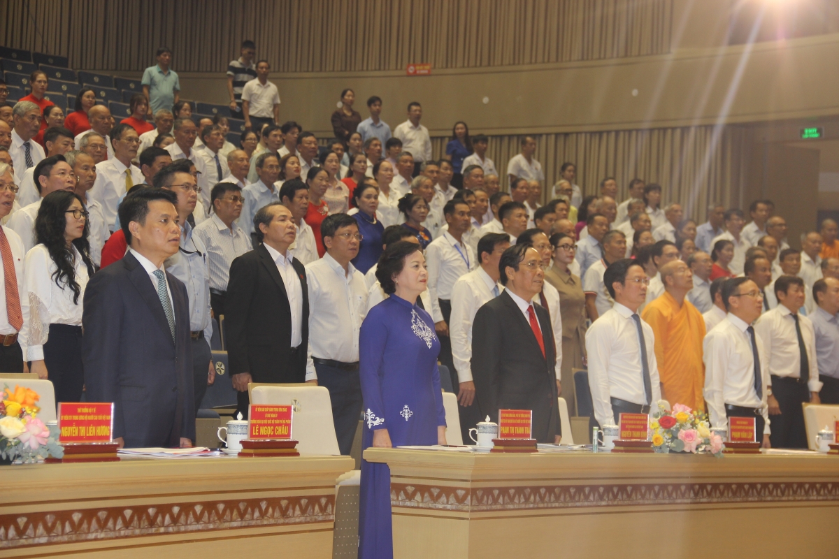 Các đại biểu thực hiện nghi lễ chào cờ tại Lễ phát động.