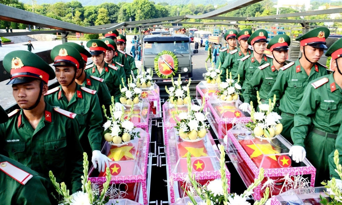 Lào Cai an táng 71 hài cốt liệt sĩ, tiếp tục hành trình tìm danh tính Lào Cai an táng 71 hài cốt liệt sĩ, tiếp tục hành trình tìm danh tính