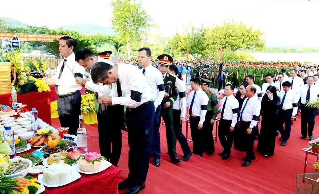 Lào Cai an táng 71 hài cốt liệt sĩ, tiếp tục hành trình tìm danh tính Lào Cai an táng 71 hài cốt liệt sĩ, tiếp tục hành trình tìm danh tính