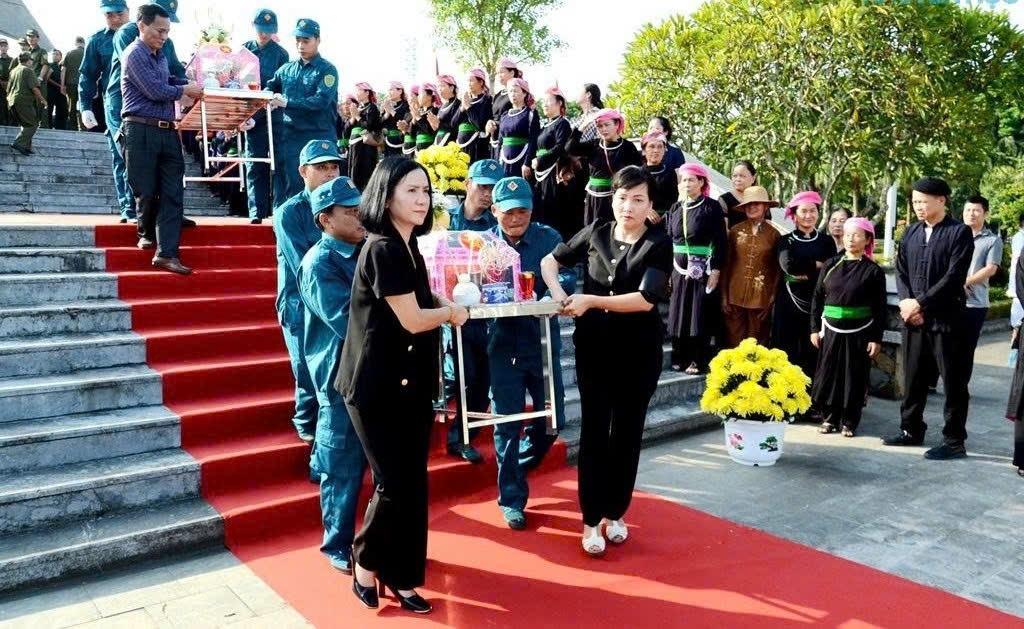 Lào Cai an táng 71 hài cốt liệt sĩ, tiếp tục hành trình tìm danh tính Lào Cai an táng 71 hài cốt liệt sĩ, tiếp tục hành trình tìm danh tính