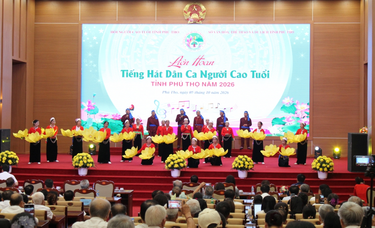 Người cao tuổi góp sức gìn giữ hồn quê Đất Tổ qua những làn điệu dân ca Người cao tuổi góp sức gìn giữ hồn quê Đất Tổ qua những làn điệu dân ca