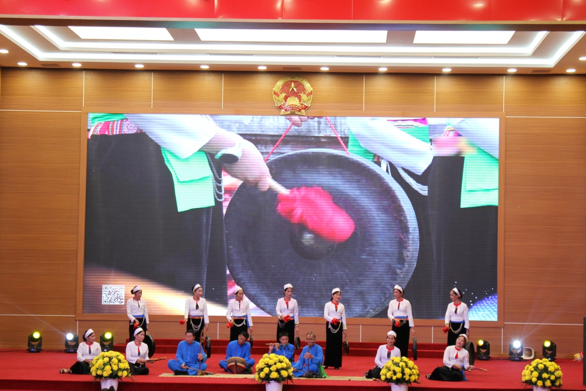 Người cao tuổi góp sức gìn giữ hồn quê Đất Tổ qua những làn điệu dân ca