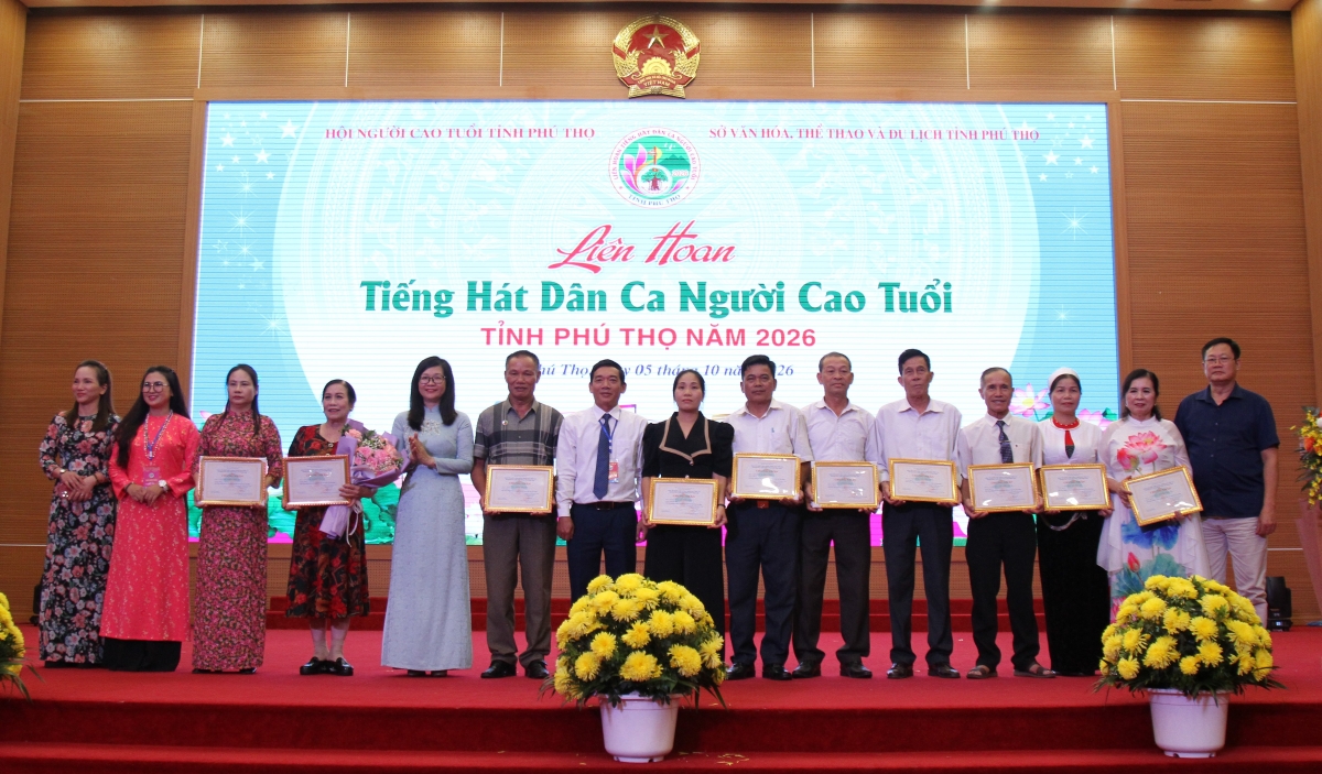 Người cao tuổi góp sức gìn giữ hồn quê Đất Tổ qua những làn điệu dân ca Người cao tuổi góp sức gìn giữ hồn quê Đất Tổ qua những làn điệu dân ca
