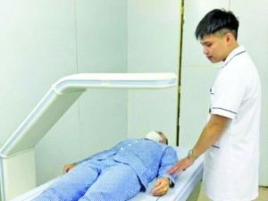 Ngoài 50 tuổi, có nên uống canxi quanh năm?