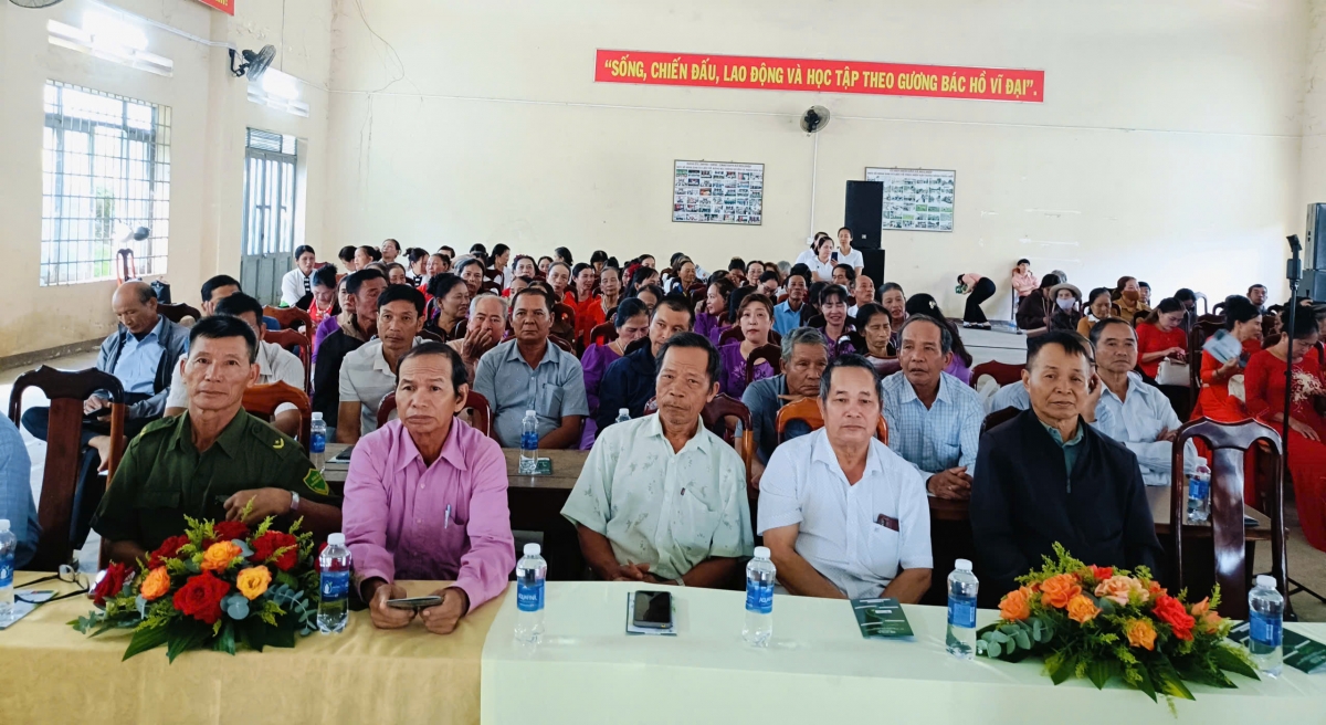 Quang cảnh và các đại biểu vè dự Lễ phát động.
