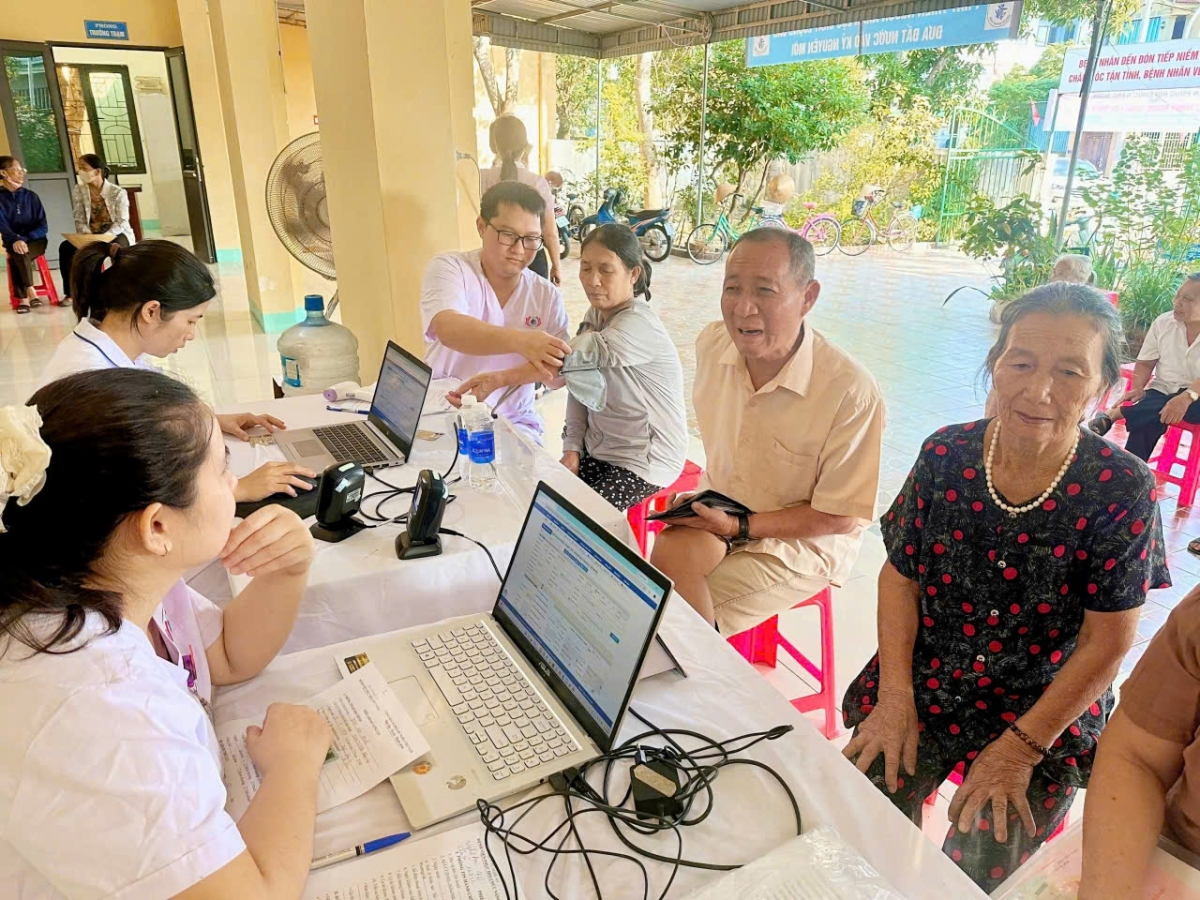 Bệnh viện Phục hồi chức năng Nghệ An tổ chức khám sức khỏe sàng lọc cho người cao tuổi phường Cửa Lò Bệnh viện Phục hồi chức năng Nghệ An tổ chức khám sức khỏe sàng lọc cho người cao tuổi phường Cửa Lò