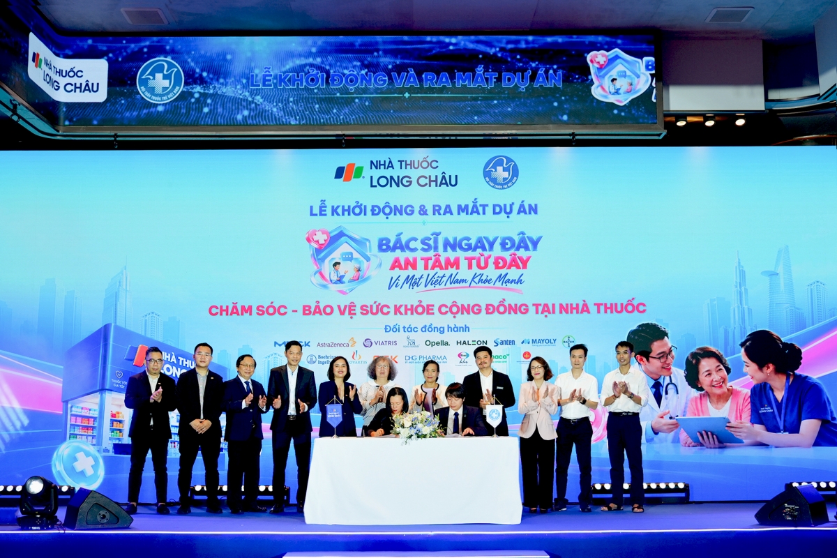 Sự hợp lực giữa đội ngũ bác sĩ, dược sĩ và các đối tác y tế mở ra thêm cơ hội để người dân được tiếp cận thông tin y khoa chính thống và tư vấn sức khỏe thuận tiện, liền mạch hơn. Ảnh: Ngô Lộc