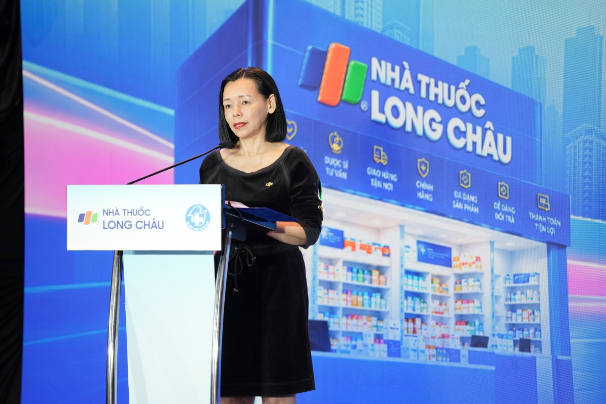 Bà Nguyễn Bạch Điệp - Chủ tịch FPT Retail kiêm Tổng Giám đốc Hệ thống Nhà thuốc và Tiêm chủng Long Châu khẳng định cam kết phụng sự sức khỏe cộng đồng, lấy người dân làm trung tâm. Ảnh: Ngô Lộc