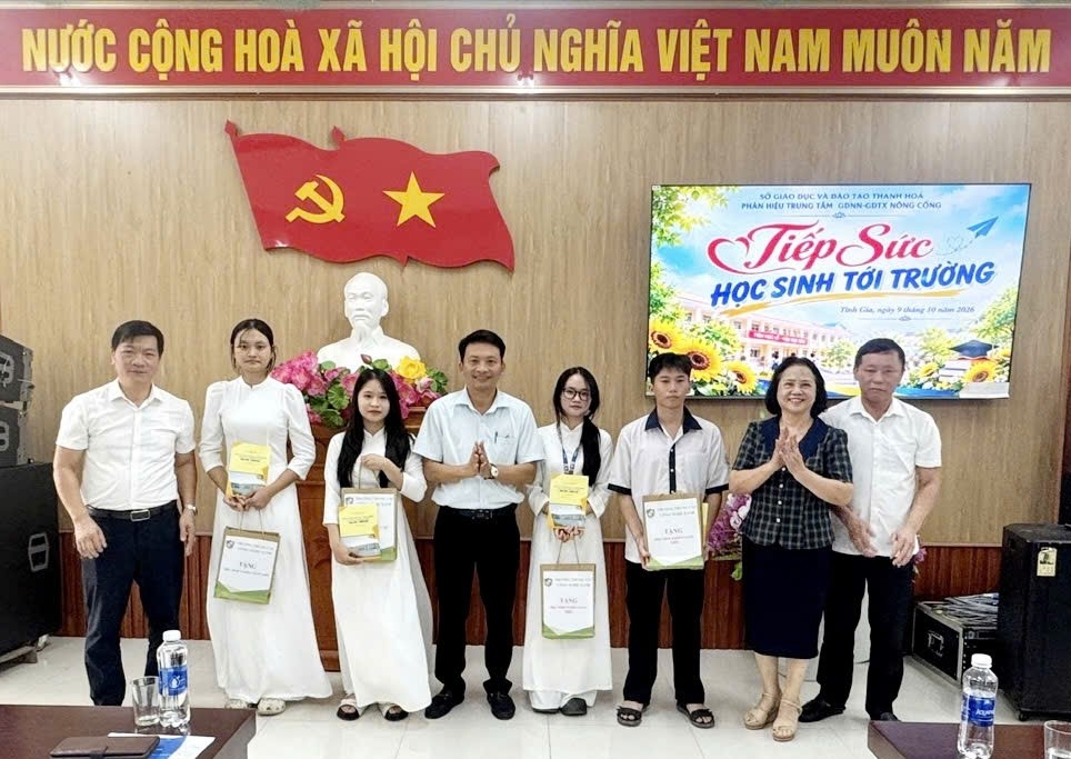 Tiếp sức học sinh tới trường – Trao yêu thương, gửi niềm tin Tiếp sức học sinh tới trường – Trao yêu thương, gửi niềm tin