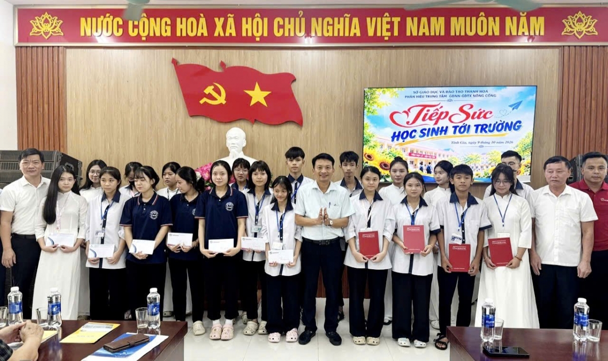 Tiếp sức học sinh tới trường – Trao yêu thương, gửi niềm tin Tiếp sức học sinh tới trường – Trao yêu thương, gửi niềm tin