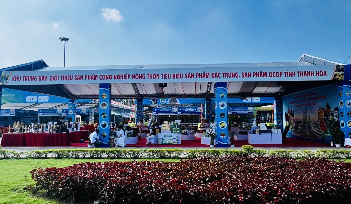 Khu trưng bày, giới thiệu các sản phẩm tiêu biểu của tỉnh Thanh Hóa tại Hội chợ triển lãm hàng công nghiệp nông thôn