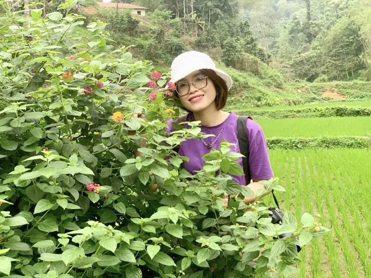 Mỗi chuyThiên Di yêu nghề báo và luôn nhiệt tình, trách nhiệm trong từng chuyến tác nghiệp tại cơ sở Mỗi chuyThiên Di yêu nghề báo và luôn nhiệt tình, trách nhiệm trong từng chuyến tác nghiệp tại cơ sở