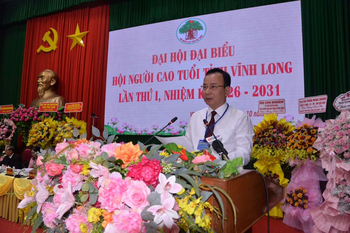 Phó Chủ tịch Thường trực Trung ương Hội Người cao tuổi Việt Nam Nguyễn Lam phát biểu chỉ đạo Đại hội