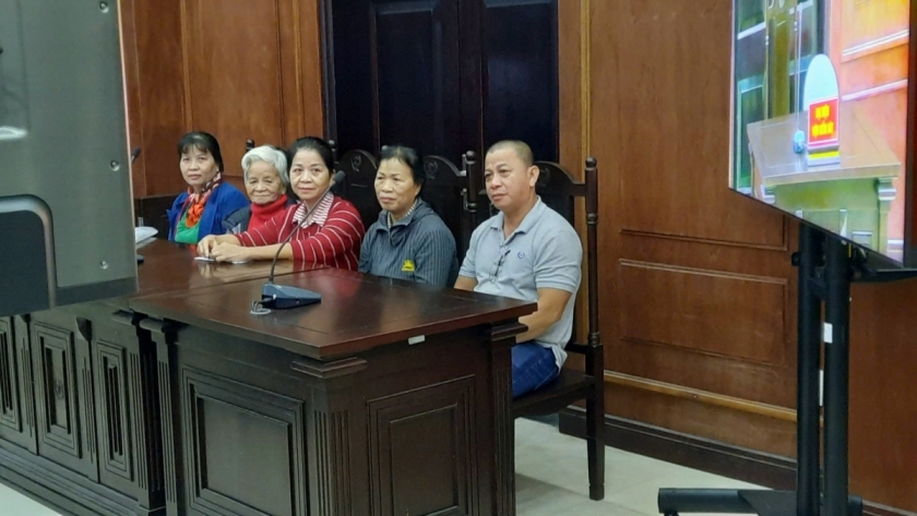 Nguyên đơn kiến nghị xem xét theo thủ tục giám đốc thẩm Nguyên đơn kiến nghị xem xét theo thủ tục giám đốc thẩm