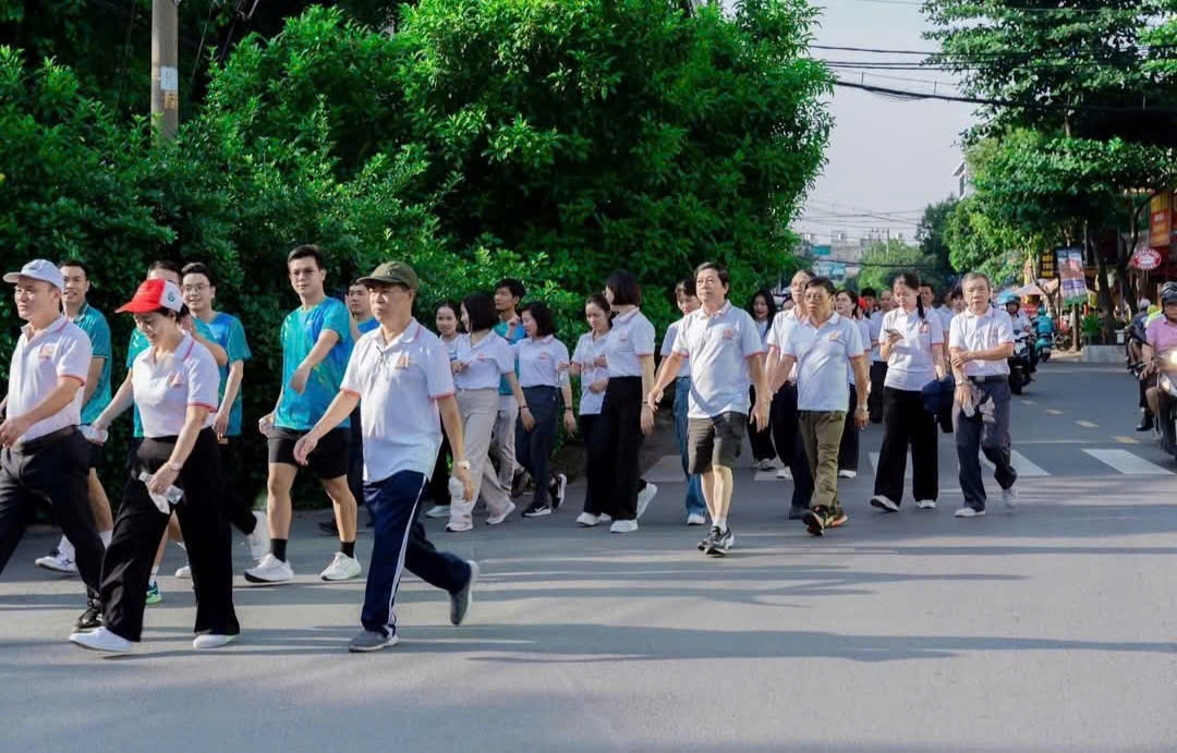 Cán bộ, hội viên, NCT và đông đảo Nhân dân tham gia đi bộ đồng hành “Mỗi bước chân, triệu tấm lòng” năm 2026 tại phường Hạnh Thông Cán bộ, hội viên, NCT và đông đảo Nhân dân tham gia đi bộ đồng hành “Mỗi bước chân, triệu tấm lòng” năm 2026 tại phường Hạnh Thông