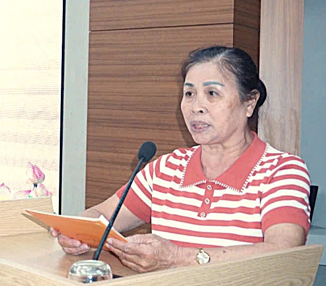 Bà Đinh Thị Tuyết Nhung, Ủy viên Ban Thường vụ, Cụm trư[ngr, Chi hội trư[ngr, Chủ nhiệm CLB LTHTGN thôn Dương Đình phát biểu Bà Đinh Thị Tuyết Nhung, Ủy viên Ban Thường vụ, Cụm trư[ngr, Chi hội trư[ngr, Chủ nhiệm CLB LTHTGN thôn Dương Đình phát biểu