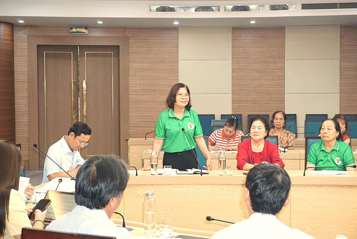 Bà Nguyễn Thị Dung, Chủ tịch Hội NCT xã Thuận An phát biểu Bà Nguyễn Thị Dung, Chủ tịch Hội NCT xã Thuận An phát biểu