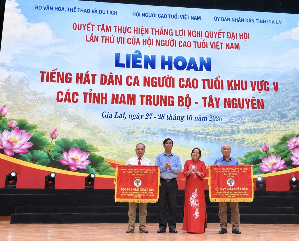 Bế mạc Liên hoan Tiếng hát dân ca Người cao tuổi khu vực V: Góp phần bảo tồn bản sắc văn hóa truyền thống