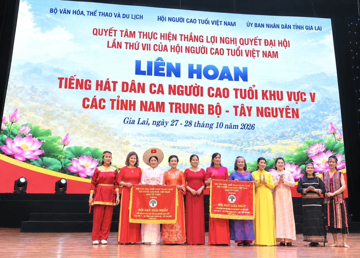 Bế mạc Liên hoan Tiếng hát dân ca Người cao tuổi khu vực V: Góp phần bảo tồn bản sắc văn hóa truyền thống
