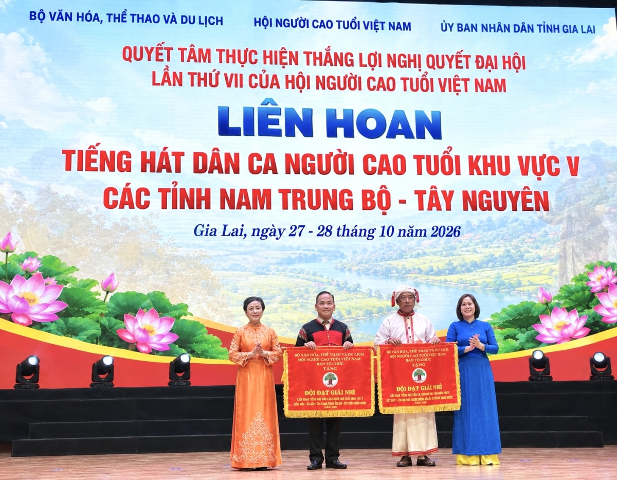 Bế mạc Liên hoan Tiếng hát dân ca Người cao tuổi khu vực V: Góp phần bảo tồn bản sắc văn hóa truyền thống