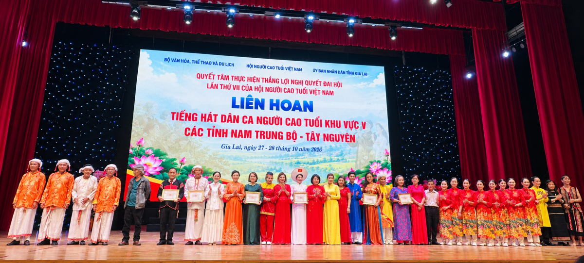 Bế mạc Liên hoan Tiếng hát dân ca Người cao tuổi khu vực V: Góp phần bảo tồn bản sắc văn hóa truyền thống