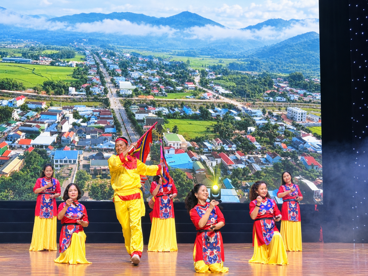 Bế mạc Liên hoan Tiếng hát dân ca Người cao tuổi khu vực V: Góp phần bảo tồn bản sắc văn hóa truyền thống